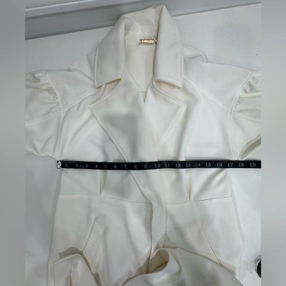 Tahari Coat Jacket Creamy White Colour Size Small  Long Sleeves NWOT - Picture 8 of 9